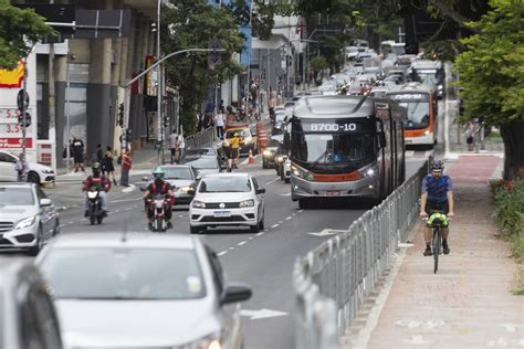 Prefeituras usam inteligência artificial para conversar cidadão e