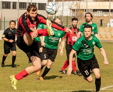 FOOTBALL Champagne pour Barr et Meistratzheim soupe à la grimace pour