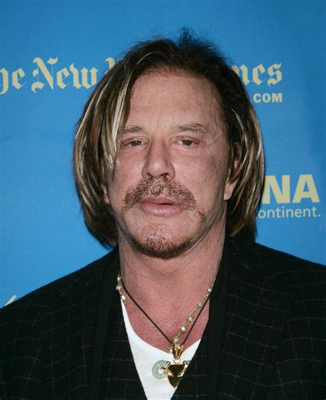 Así pasó Mickey Rourke de sex symbol de los 80 a adicto a la cirugía