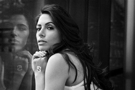 Streaming Quinn Sarah Shahi The L Word Sarah Shahi Hot Pictures Bikini And Fashion Style