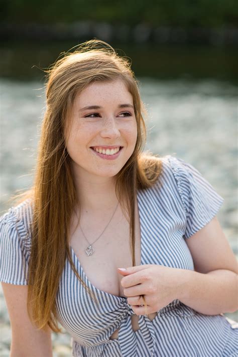 What To Wear To A Senior Photoshoot — Mary Vance Photography Senior