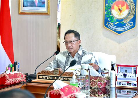 Maju Pilkada Pj Kepala Daerah Wajib Mundur Dan Dilarang Pasang