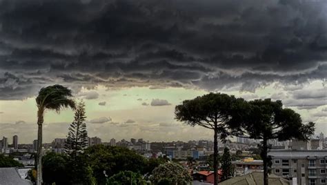 Chuva Vento E Granizo Curitiba Tem Alertas Para Tempestade Neste S Bado