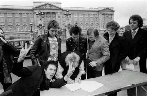 SUBKULTUR Antara Anarkisme Punk Dan Sex Pistols Words As Weapon