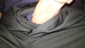 Agarrando La Verga Por Debajo De La Mesa XVIDEOS