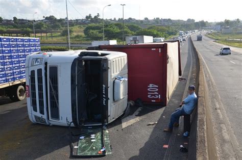 G1 Carreta Tombada Provoca Congestionamento Na BR 230 Na PB