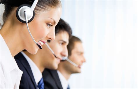 Contact Centers v. Call Centers: What Makes the Most Sense for Your