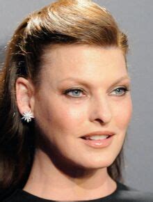 Photo Linda Evangelista M Connaissable Elle Fait Son Grand Retour