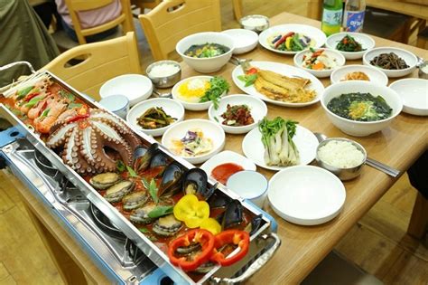 제주도 서귀포 중문관광단지 맛집 ‘기원뚝배기 갈치조림정식에 서비스로 한치 물회 옥돔구이 제공