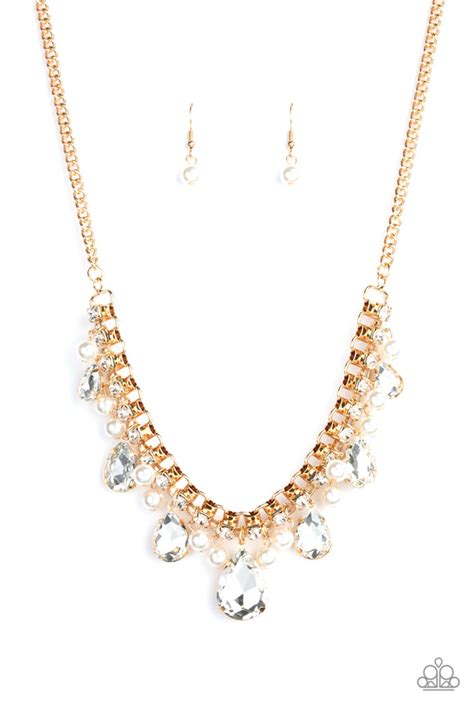 Paparazzi Knockout Queen Gold White Pearl Necklace And Earring Set