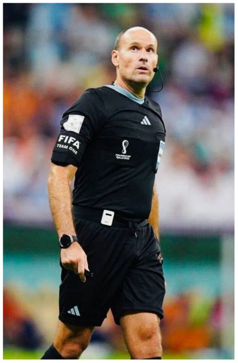 Moments In Pics That Sent Referee Mateu Lahoz Home From Fifa World Cup