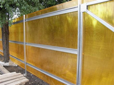 Забор из поликарбоната своими руками - инструкция по строительству!