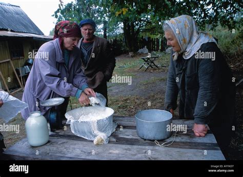 Russian Peasants Hi Res Stock Photography And Images Alamy