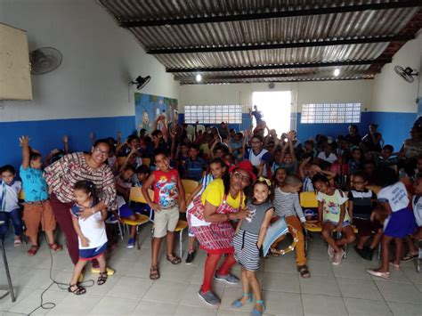 BLOG DO DJALMA LOPES VICÊNCIA PE Biblioteca Itinerante leva alegria e