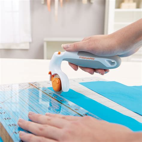 Fiskars Adjustable Three-position Rotary Cutter (45 mm) - Walmart.com ...