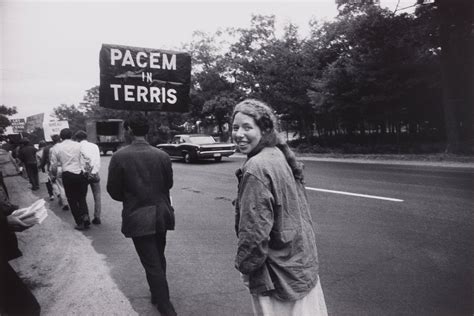 Garry Winogrand’s Women are beautiful – 50 years later