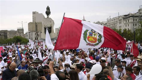 Protestas Pacíficas Y Con Llamado Presidencial A La Calma En Perú La