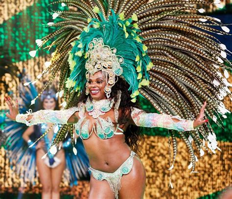 Juliana Alves cai no samba e Caldeirão elege a nova Musa do Carnaval