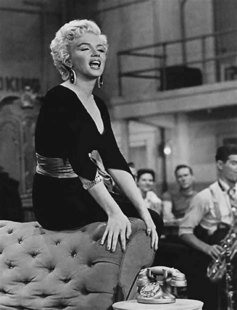 Biography Of Marilyn Monroe - Vintage Paparazzi