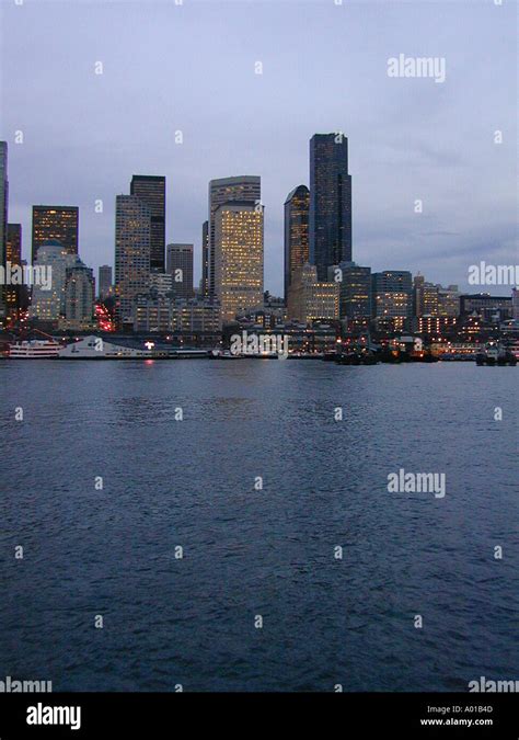 Seattle Washington skyline on a grey rainy day Stock Photo - Alamy