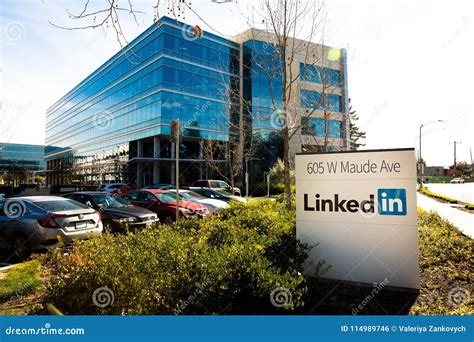 Sunnyvale Ca Usa Feb 1 2018 Building Of A Linkedin Corporation