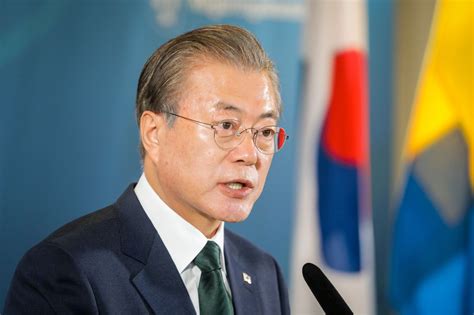 South Korea’s Moon Jae-in Ditches Policy Aides as Economy Falters ...