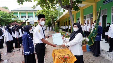 Apel Pagi Kamad Lantik Pengurus OSIM MTsN 1 Pasuruan MTsN 1 Pasuruan