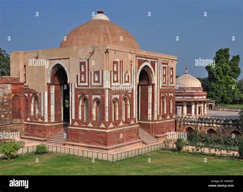 The Alai Darwaza The Entrance To The Quwwat Ul Islam Mosque The