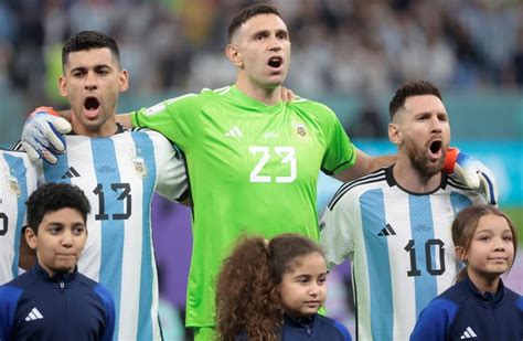 La Selecci N Argentina Cant El Himno En Todos Los Canales De