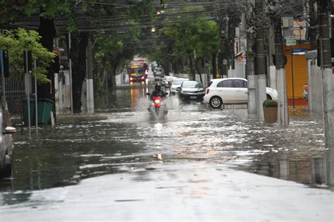 Previs O De Muita Chuva E Vento Forte Em Niter I A Tribuna Rj