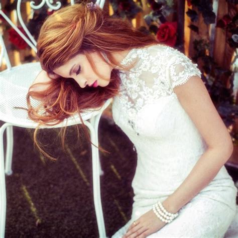 Ngắm HOT GIRL VIỆT MẶC VÁY CƯỚI cực đẹp