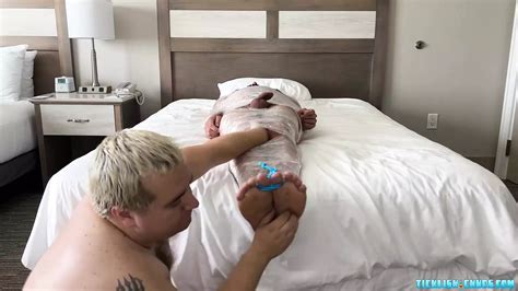 Matt Momifie Et Chatouille Le Prince Latino Amateur XHamster