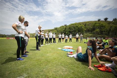 Seleção Feminina sub 17 treina presença de Pia Sundhage Gazeta