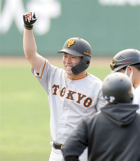 【巨人】ドラフト1位・浅野翔吾が4打席目で“プロ初安打” 左前安打でガッツポーズ スポーツ報知