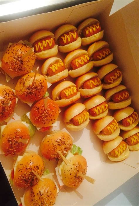 Mini hot dog 🌭 & Mini Burger 🍔 | Nourriture américaine, Hot dog
