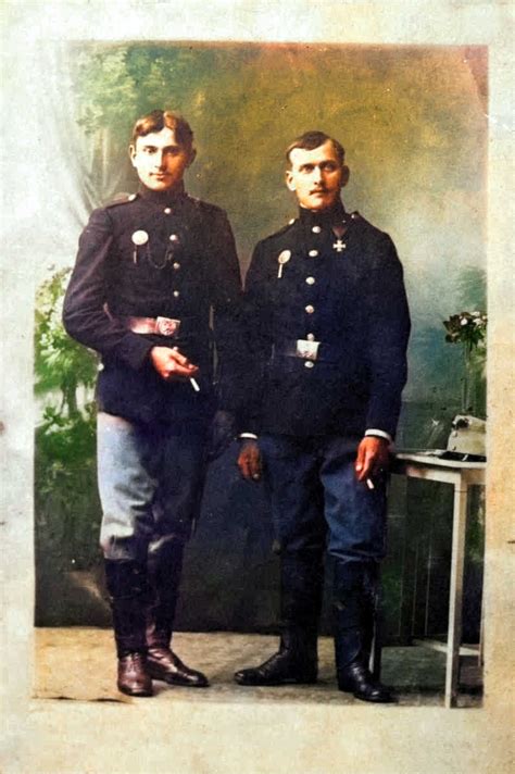 world war two - Are these Polish WWI or WW2 uniforms? And any idea on ...