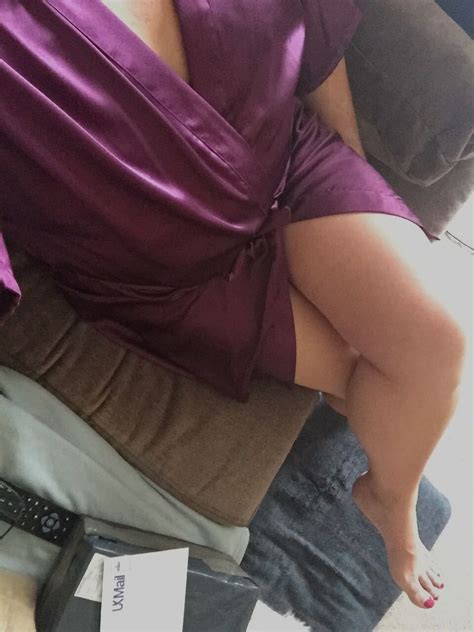 Not very GW but it is a cute short dressing gown ðŸðŸ Porn Pic