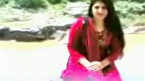 Amateur Indian Wifey Agrees To Undress And Flash Her Ugly Saggy Tits