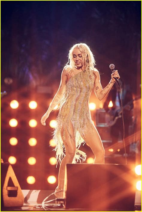 Miley Looked Charming Wearing A Bob Mackie Mini Dress With Multicolored