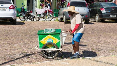 Quase Metade Dos Trabalhadores Do Brasil Atua Na Informalidade