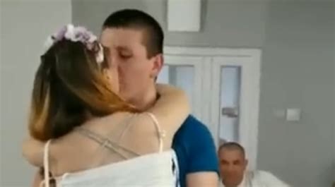 Video Emocionante Primer Baile De Bodas De Una Enfermera Ucraniana Que