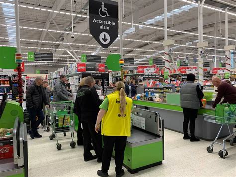 Huge queues in Asda Kingswood as thousands brave Christmas shopping ...