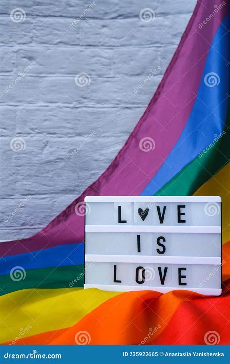 Regenbogenflagge Mit Leuchtpult Und Textliebe Ist Liebe