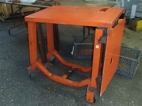 Lee Engineering Hydraulic Post Lift Table 2000lbs Capacity Btm