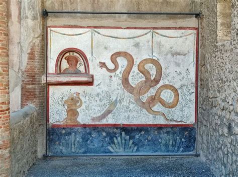 Pompei Affresco Con Serpente Nella Casa Del Criptoportico Image