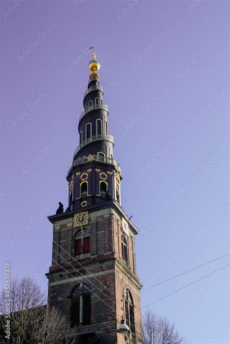 El campanario de la Iglesia de Nuestro Salvador en danés Vor Frelsers