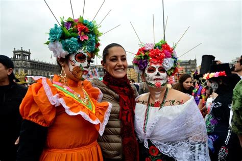 Sheinbaum Y AMLO Hacen Recorrido Inaugural De Ofrenda Monumental En El