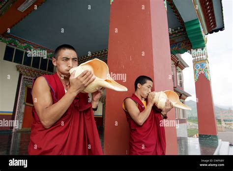 Monjes tibetanos en el exilio fotografías e imágenes de alta resolución