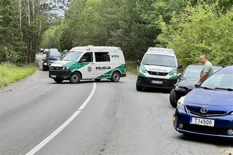 Vilniuje Kaktomuša Susidūrė Du Automobiliai Vairuotojai Išgabenti į