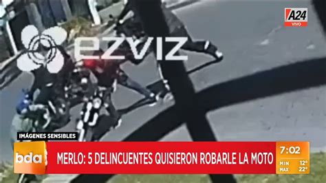 Así se defendió de un brutal robo piraña de 5 motochorros en Merlo I